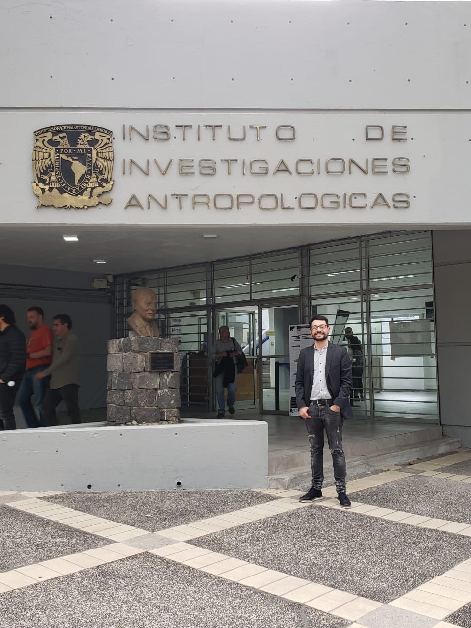 Estudiante participó en coloquio en México